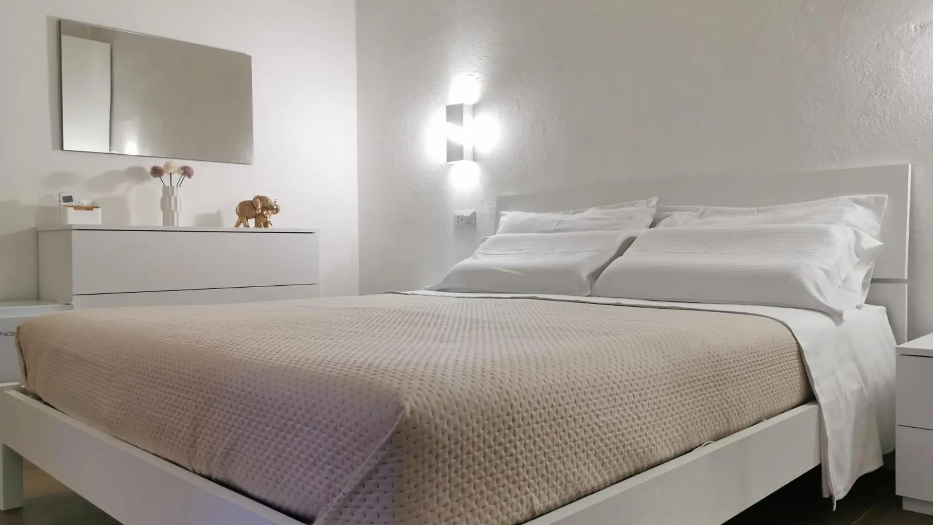 Il Vialetto Bed and Breakfast Elmas Ιταλία